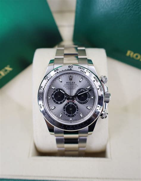 Rolex Cosmograph Daytona in Oyster, 40 mm, white gold.